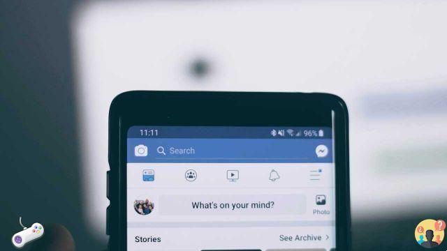 Is it possible to know who takes a screenshot on Facebook?