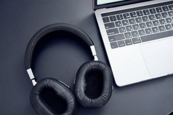 How to connect Bluetooth headphones to PC