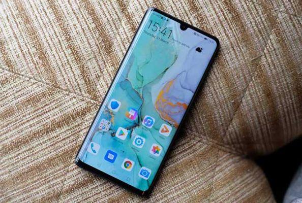 How to take screenshots on Huawei P30