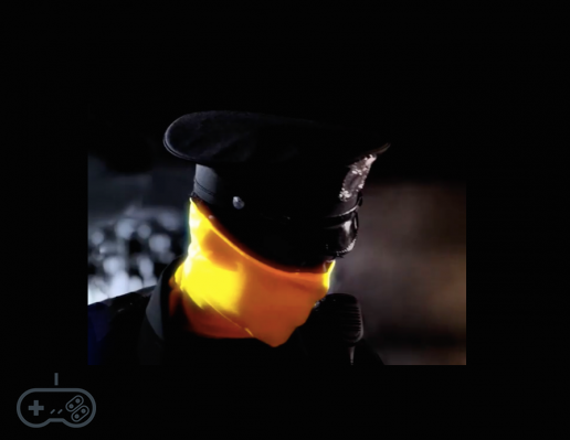 Watchmen: a policeman in mask protagonist of the first photo